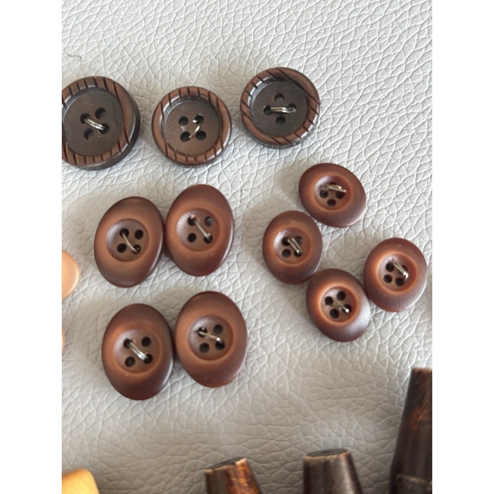 Vintage Wooden Buttons + Toggle. Small New Plastic Buttons‎ Four Hole Two Hole